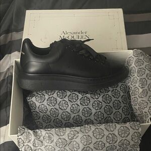 Alexander McQueen Men's Classic Black Sneakers